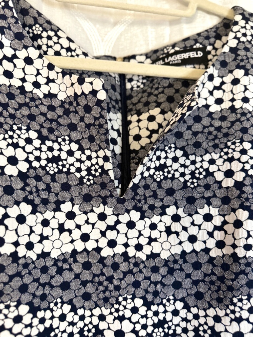 Karl Lagerfeld Paris Black White Floral Sheath Dress Size 8 Chic Career Classic - Picture 5 of 15